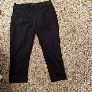 Gap black cropped pants